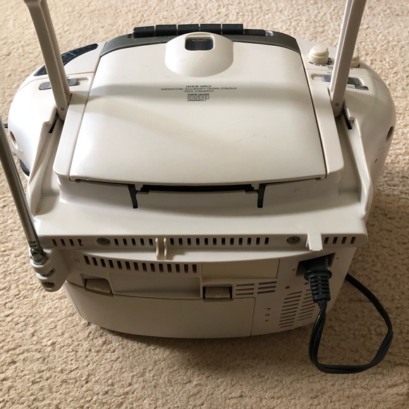 Radio - Picture 3 of 5